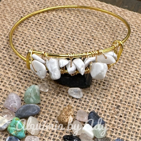 Gold adjustable bracelet howlite beaded bohemian bangle - Picture 1 of 1